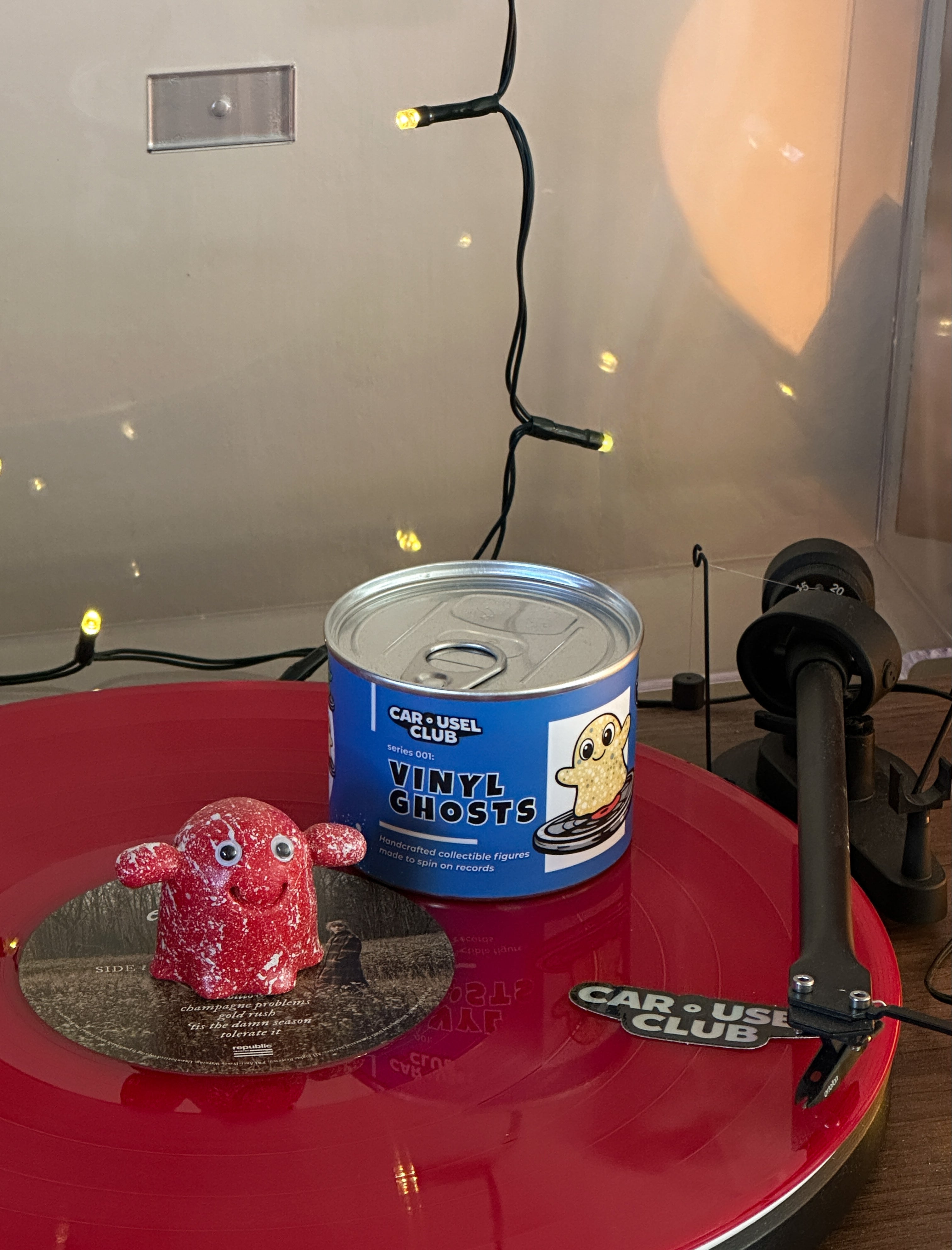 Carousel Club™ Vinyl Ghosts – Blind Box Series 001 - Red